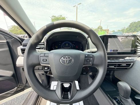 Used 2025 Toyota Camry LE FWD image 16