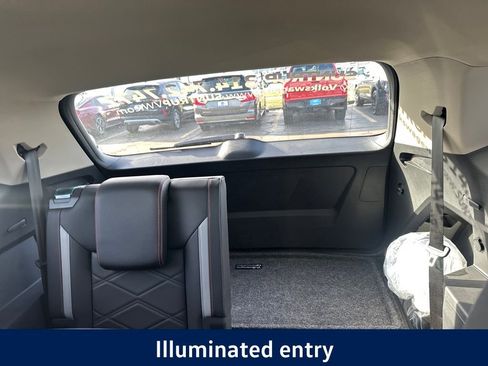 New 2025 Volkswagen Atlas Peak Edition SE image 24