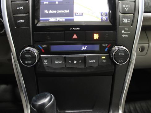 Used 2016 Toyota Camry XLE w/ Convenience Package image 17