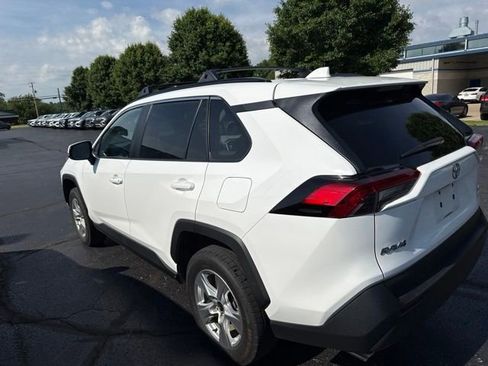 Used 2021 Toyota RAV4 XLE w/ Convenience Package AWD/4WD image 4