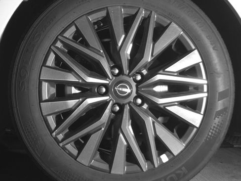 Used 2025 Nissan Altima 2.5 SV FWD image 12