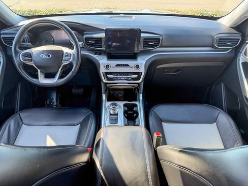 Used 2022 Ford Explorer XLT w/ Equipment Group 202A image 25