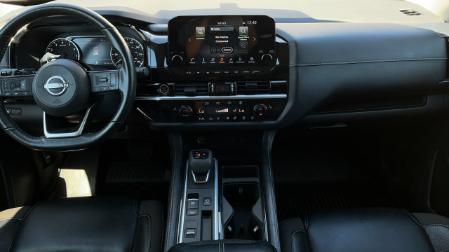 Used 2022 Nissan Pathfinder SL FWD image 17