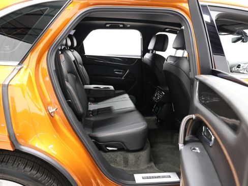 Used 2019 Bentley Bentayga image 73