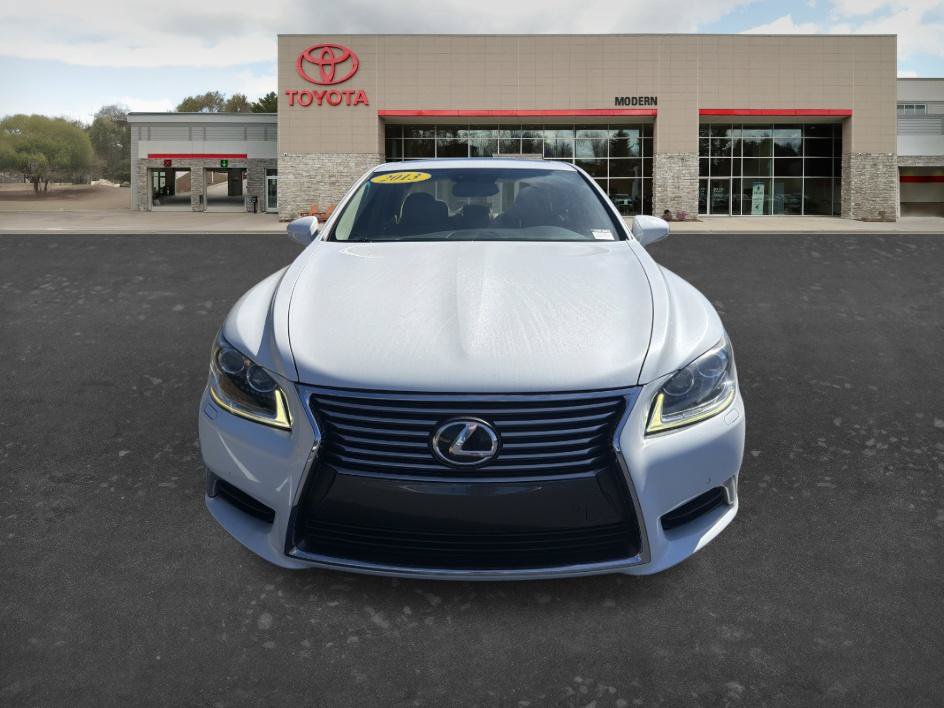 Used 2013 Lexus LS 460 w/ Comfort Pkg RWD image 2
