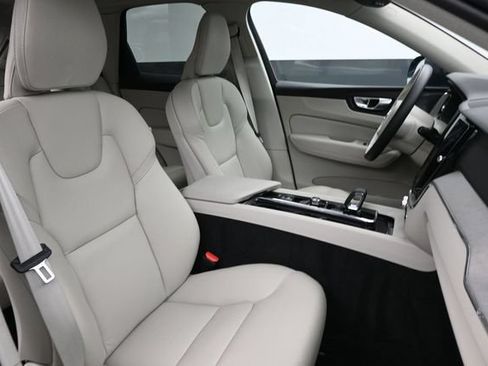 Used 2023 Volvo XC60 B5 Plus w/ Climate Package AWD/4WD image 31