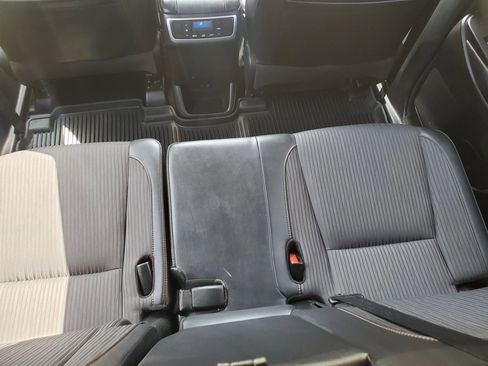 Used 2018 Toyota Highlander Plus FWD image 42
