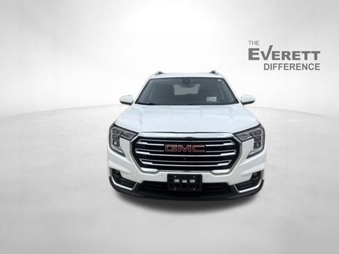 Used 2022 GMC Terrain SLT w/ Tech Package FWD image 2