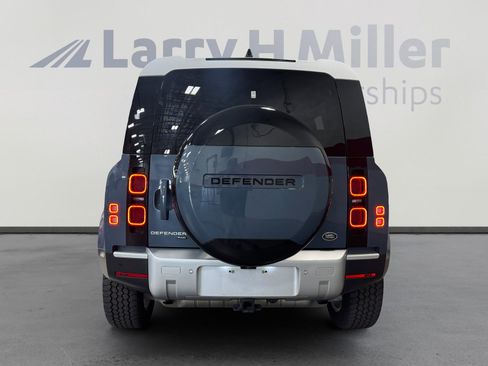 Used 2021 Land Rover Defender 110 SE image 4