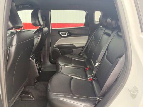 Used 2025 Jeep Compass Limited AWD/4WD image 39