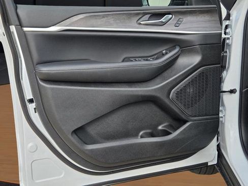 New 2025 Jeep Grand Cherokee Limited AWD/4WD image 17