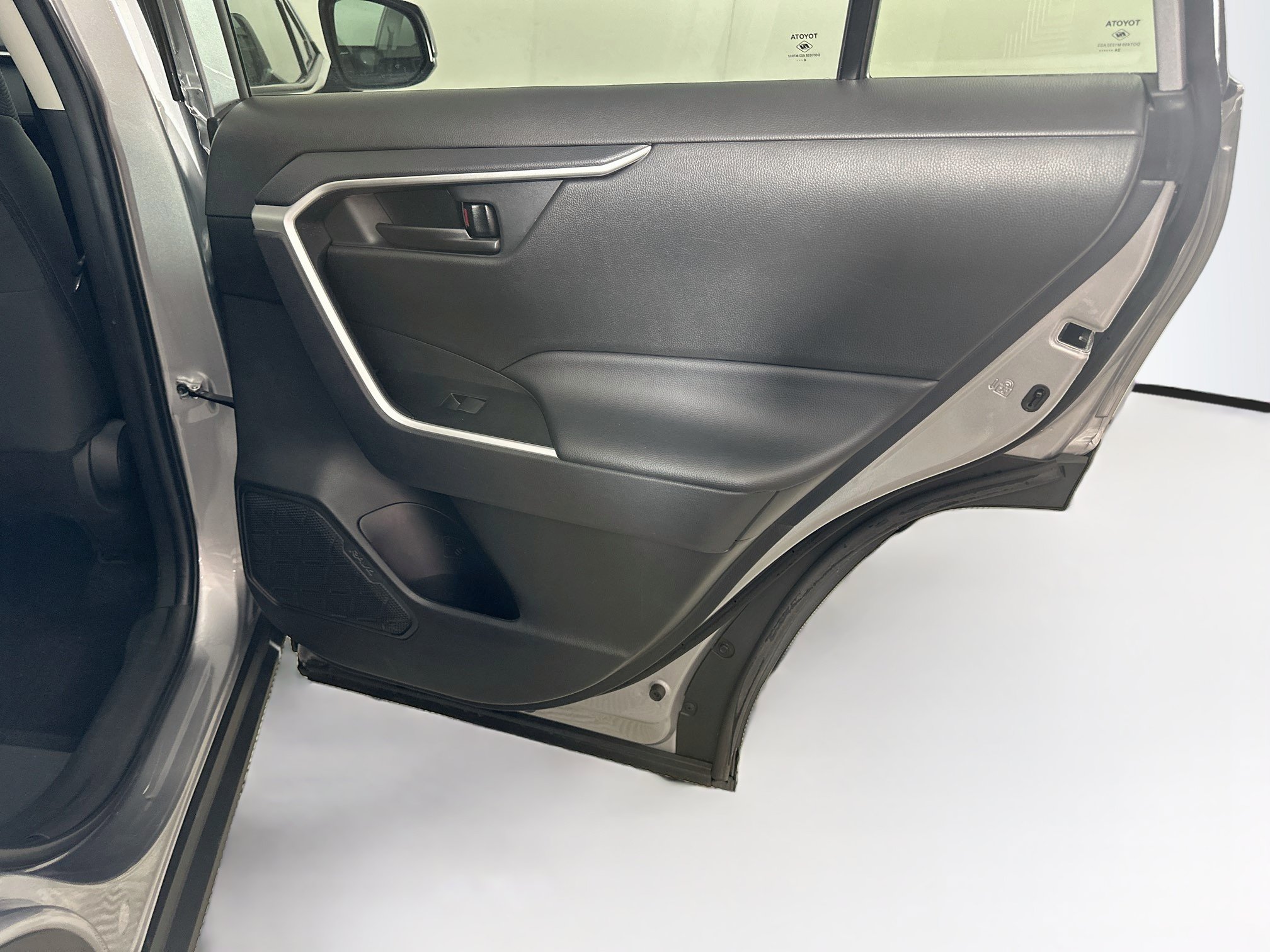 Used 2025 Toyota RAV4 LE AWD/4WD image 29