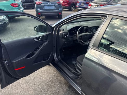 Used 2019 Hyundai Ioniq Plug-In Hybrid image 9