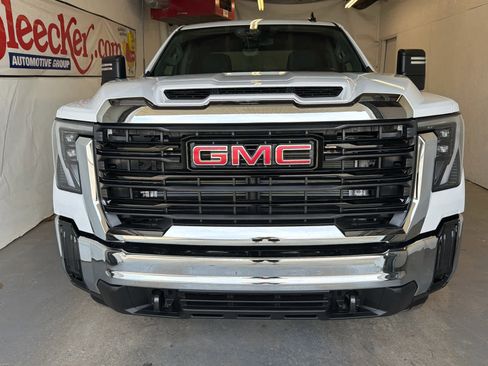 New 2026 GMC Sierra 2500 Pro AWD/4WD image 3