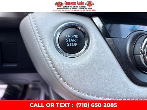 Used 2017 Toyota RAV4 XLE AWD/4WD image 41