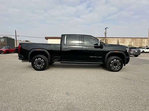 Used 2024 GMC Sierra 3500 Denali Ultimate image 8