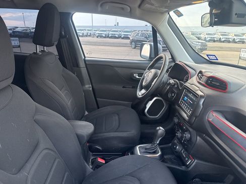 Used 2019 Jeep Renegade Latitude image 31