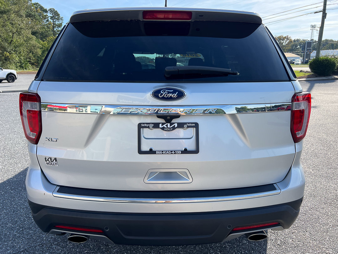 Used 2018 Ford Explorer XLT w/ Equipment Group 201A FWD image 5