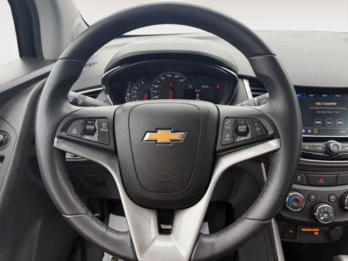 Used 2022 Chevrolet Trax LT w/ LT Convenience Package AWD/4WD image 16