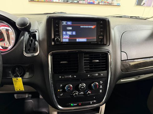 Used 2019 Dodge Grand Caravan SE FWD image 44