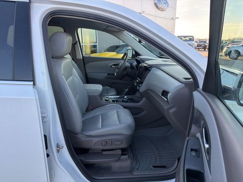 Used 2020 Chevrolet Traverse LT w/ LT Premium Package image 27