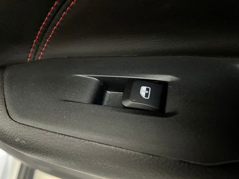 Used 2025 Jeep Compass Trailhawk AWD/4WD image 19