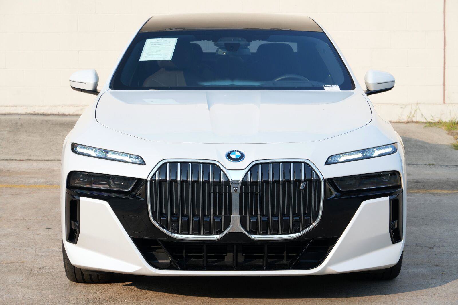 Used 2023 BMW i7 xDrive60 w/ Executive Package 2 AWD/4WD image 61