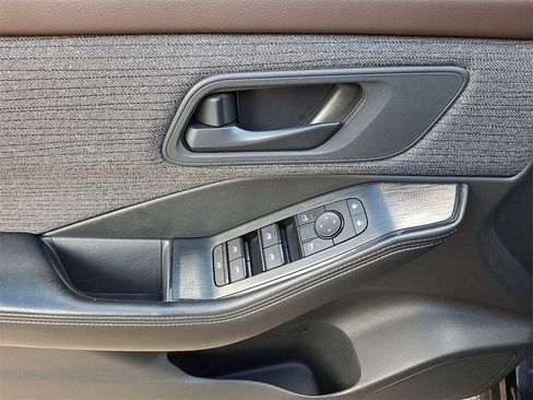 Used 2021 Nissan Rogue S image 12