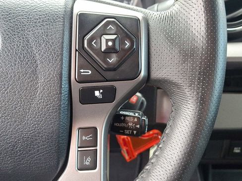 Certified 2018 Toyota Tacoma SR5 image 24