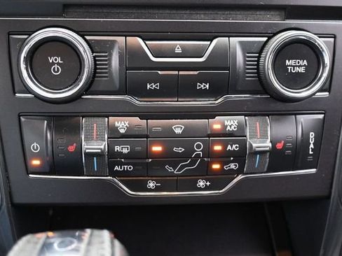 Used 2018 Ford Explorer XLT w/ Equipment Group 202A FWD image 24