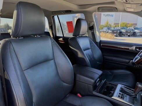 Used 2018 Lexus GX 460 Premium w/ Premium Package image 22