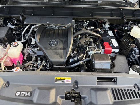 Used 2025 Toyota Highlander XLE AWD/4WD image 31