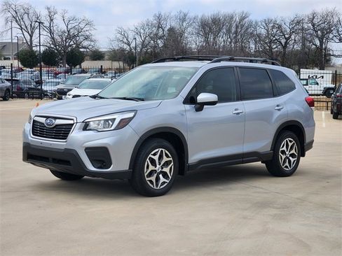 Used 2020 Subaru Forester Premium image 3