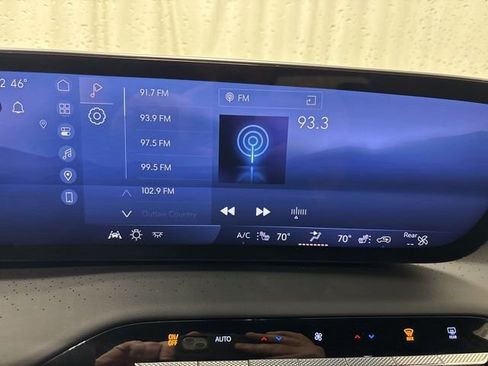 Used 2025 Buick Enclave Avenir w/ Super Cruise Package AWD/4WD image 27