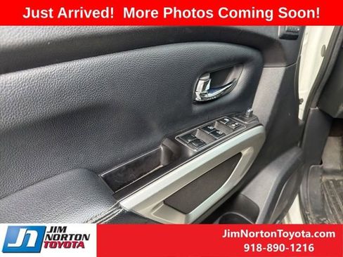 Used 2017 Nissan Titan PRO-4X w/ Pro-4x Convenience Package image 10