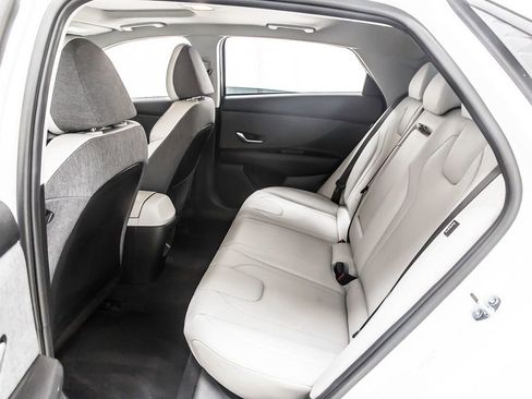 Used 2025 Hyundai Elantra Limited image 29