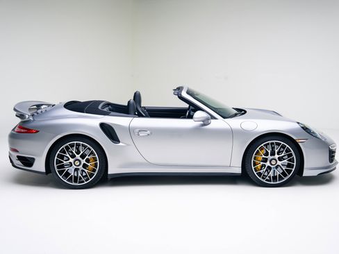 Used 2016 Porsche 911 Turbo S image 19