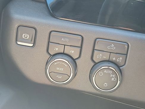 Used 2024 Chevrolet Silverado 1500 LT AWD/4WD image 9