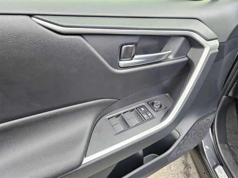 Used 2025 Toyota RAV4 SE image 20