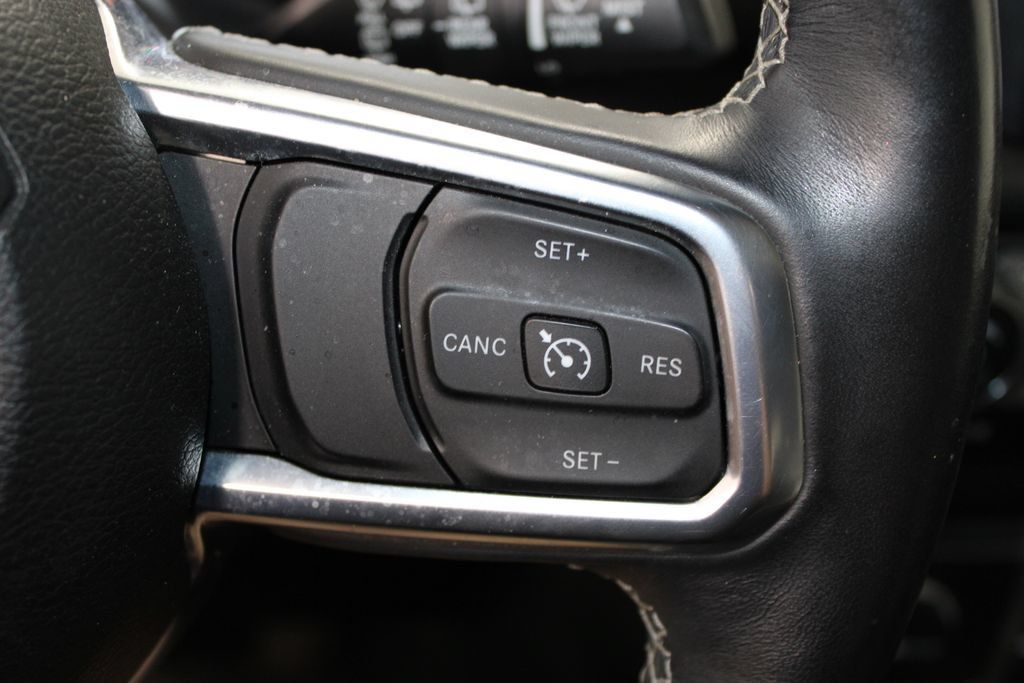 Used 2018 Jeep Wrangler Unlimited Sahara AWD/4WD image 24