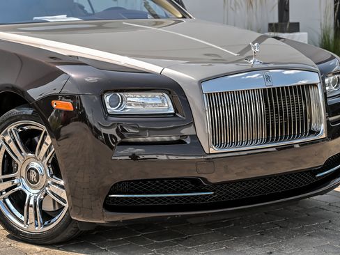 Used 2016 Rolls-Royce Wraith RWD image 2