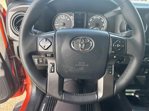 Used 2018 Toyota Tacoma TRD Sport image 28