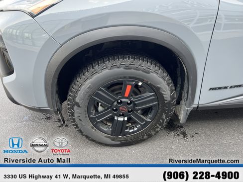 Used 2025 Nissan Rogue SV AWD/4WD image 11