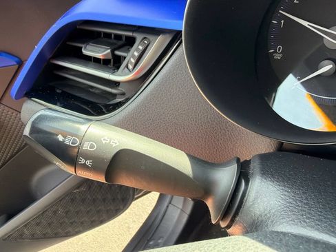 Used 2021 Toyota C-HR XLE FWD image 22