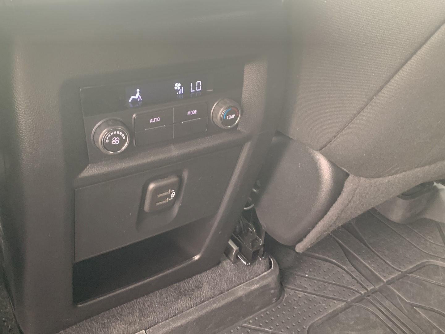 Used 2023 Chevrolet Traverse LT w/ Rear Camera Mirror Package AWD/4WD image 24