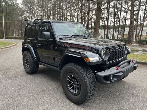 Used 2025 Jeep Wrangler Rubicon image 2