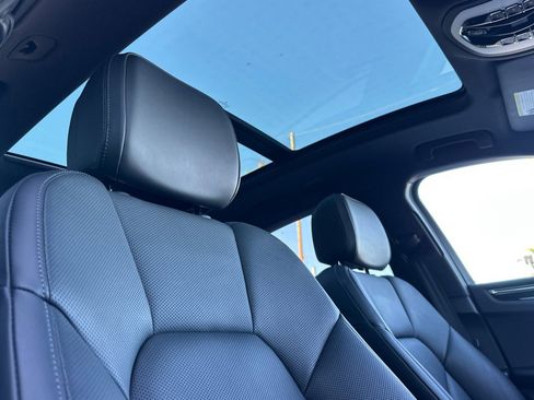 Used 2024 Porsche Macan image 17