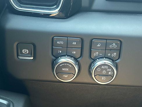 Used 2024 GMC Sierra 1500 Denali w/ Technology Package AWD/4WD image 18
