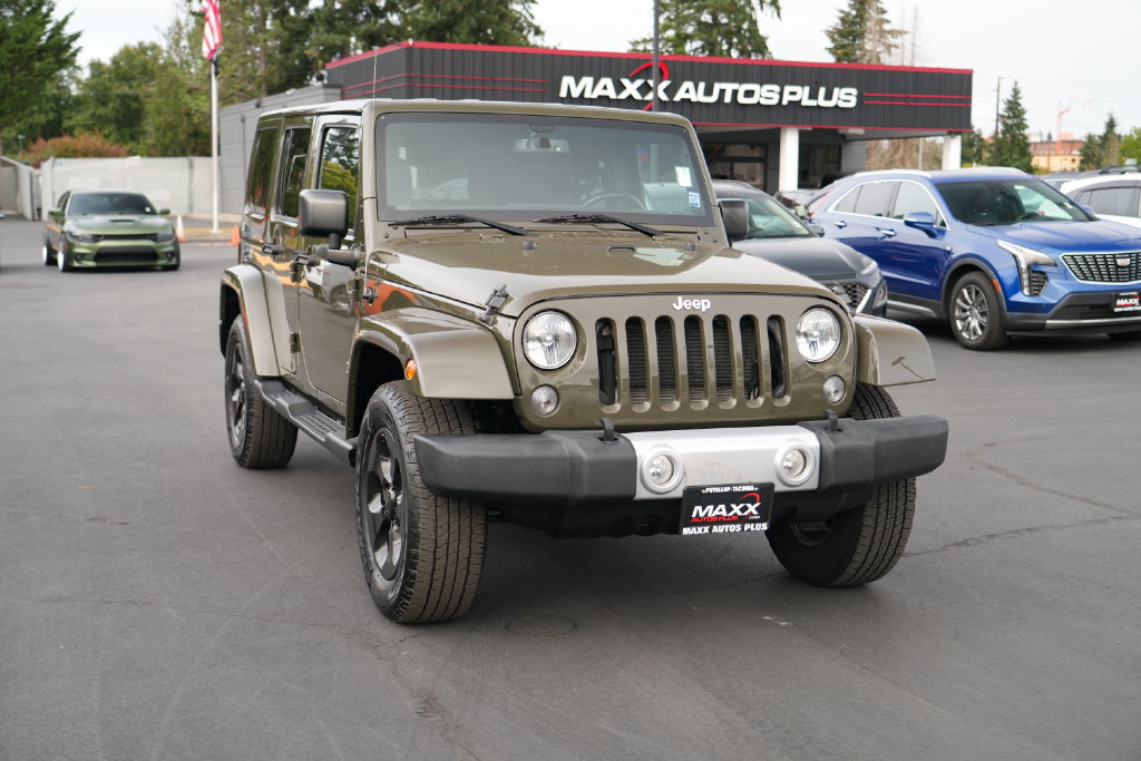 Used 2015 Jeep Wrangler Unlimited Sahara w/ Connectivity Group AWD/4WD image 2