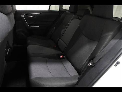 Used 2025 Toyota RAV4 XLE AWD/4WD image 19